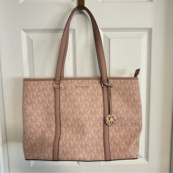 Michael Kors Pink Signature Large Tote Bag‎ - Picture 1 of 11